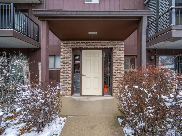 63 W 64th St APT 204, Westmont, IL 60559