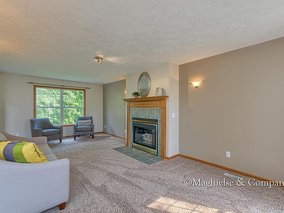 4th image of 9152 Lady Lauren Dr NE