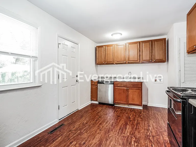 1550 Wilton Dr — Photo 8