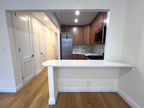 5th image of 330 E 77th St APT 4C
