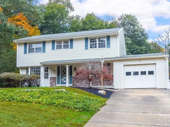 107 Mary Ln, Bridgewater, MA 02324