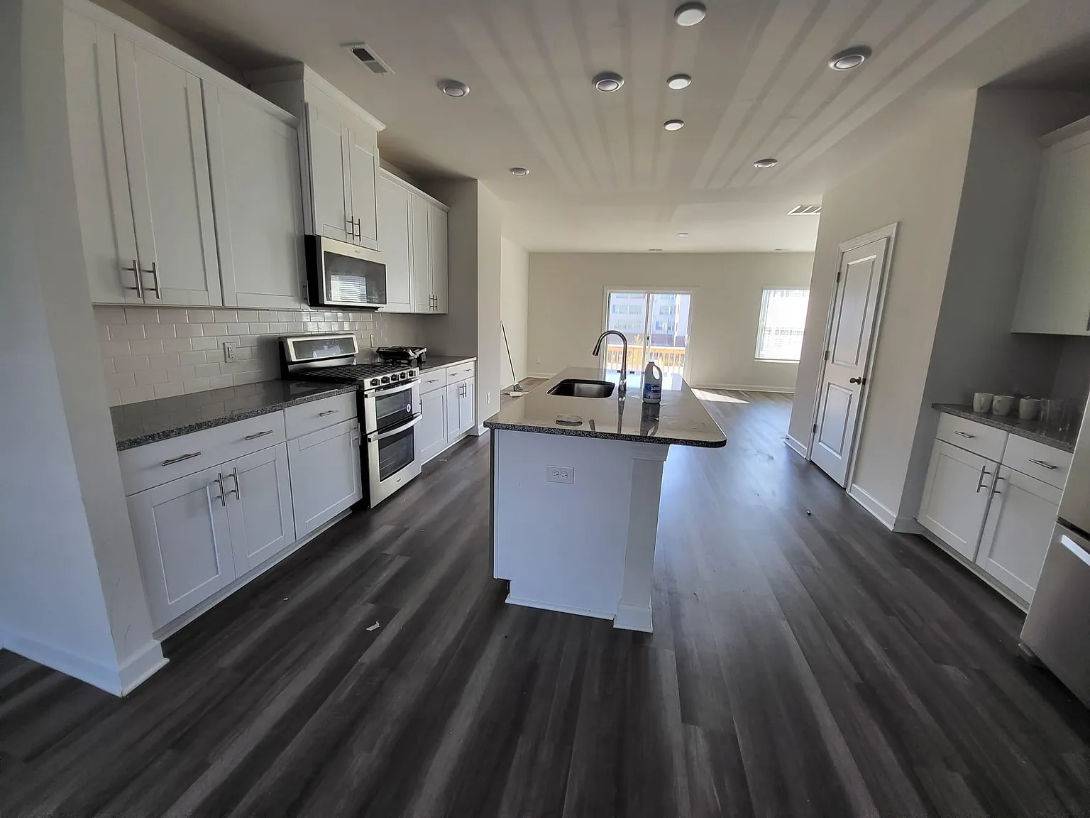 2421 Arbor Loop Dr — Photo 3