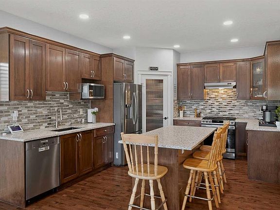 3rd image of 207 E Strathmore Lakes Bnd