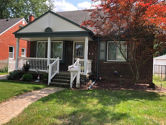 3rd image of 25669 Oakland Dr