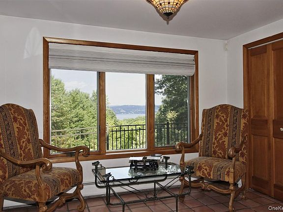 5th image of 36 Ridgetop Drive