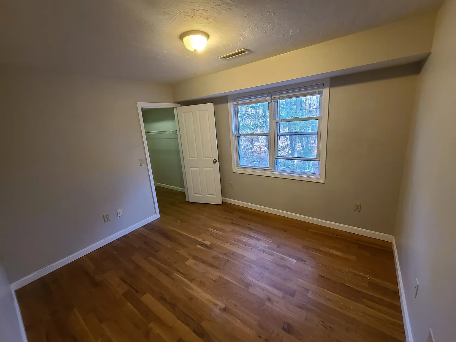 2 bed, 950 sqft, $1,750 — Photo 3
