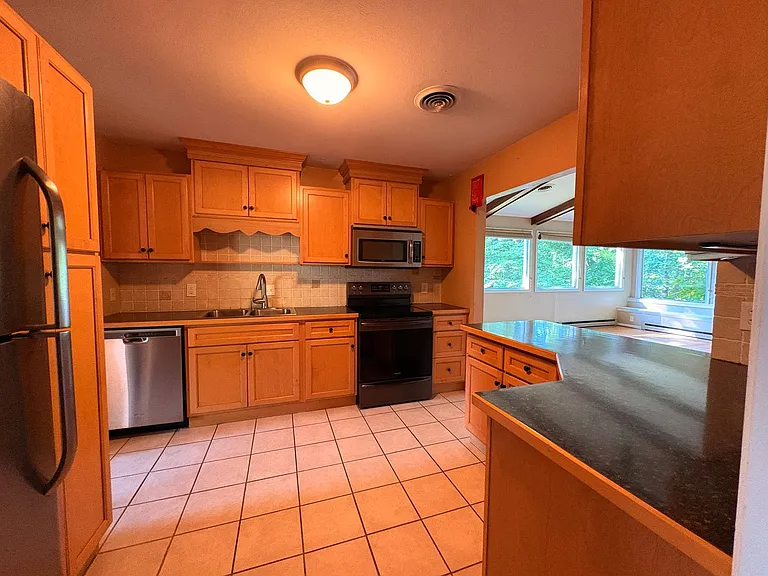 203 Fleetwood Dr — Photo 5