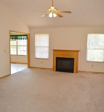 4th image of 410 Cedar Ln