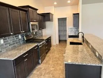 4 bed, 2369 sqft, $2,475 — Photo 3