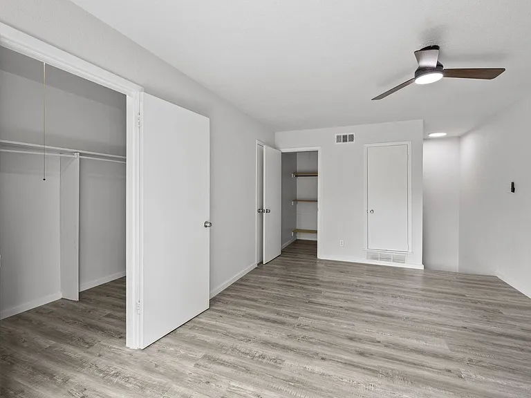 301 E Croslin St #101 — Photo 9
