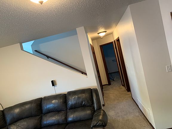 5th image of 2127 Admiral Dr W