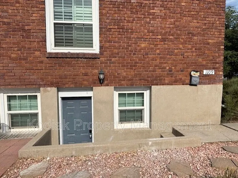 1109 E 400 S — Photo 8