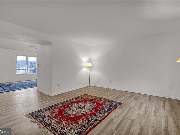 4th image of 3305 Regency Dr
