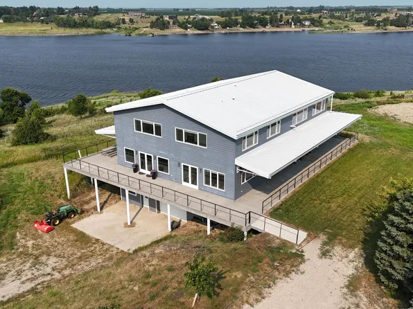 8353 31 1/2 St SE, Jamestown, ND 58401