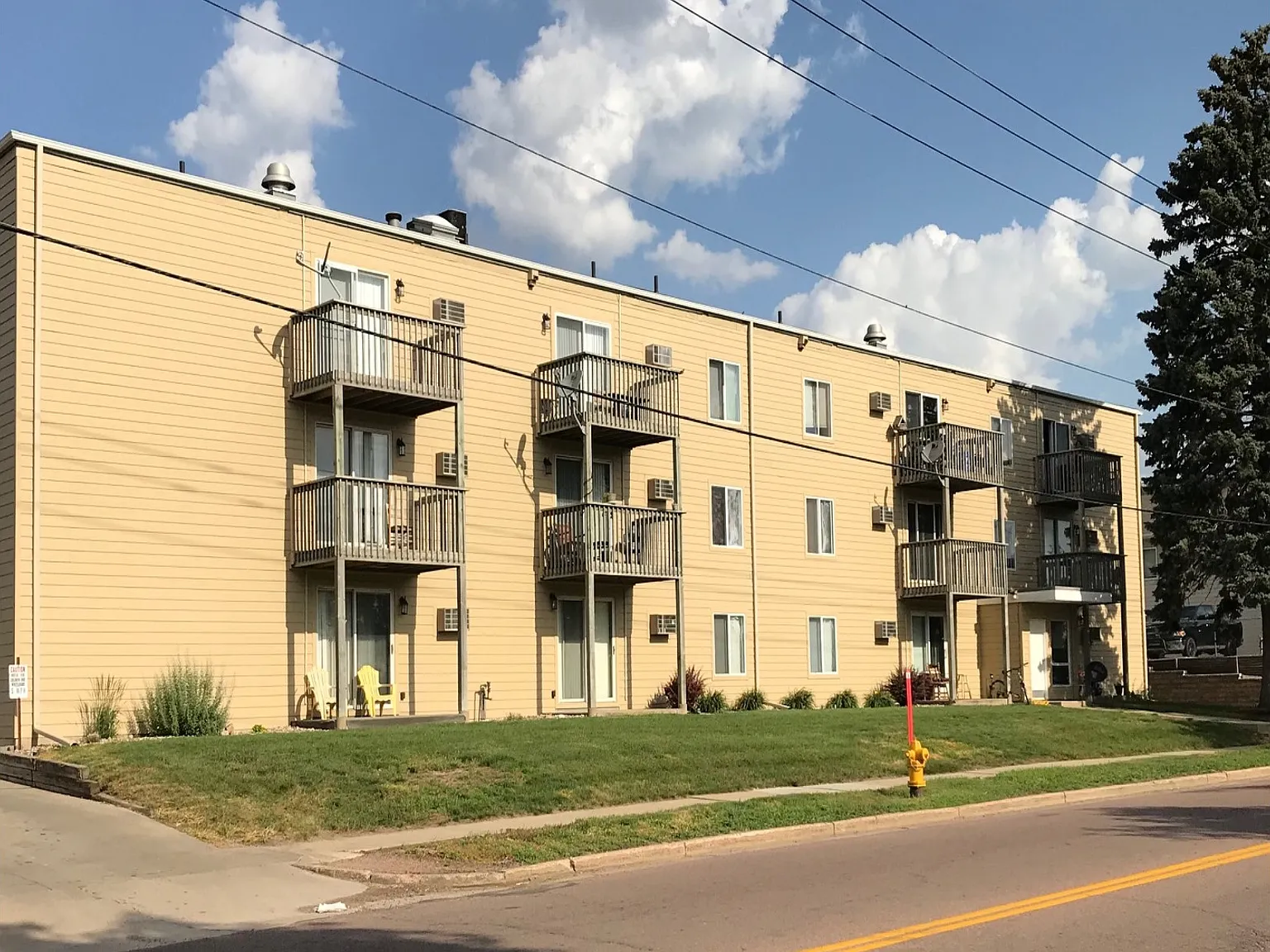 Cedar House Apartments — Photo 3