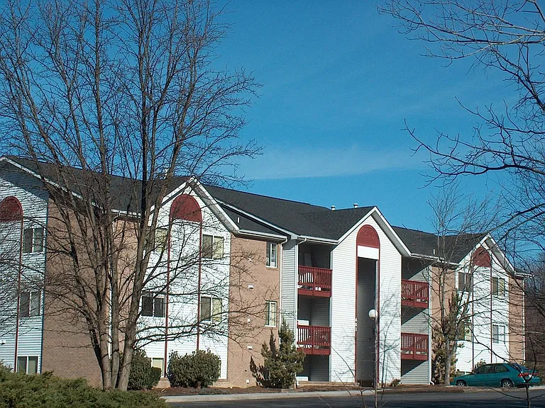 400F Berryfield Ln — Photo 1