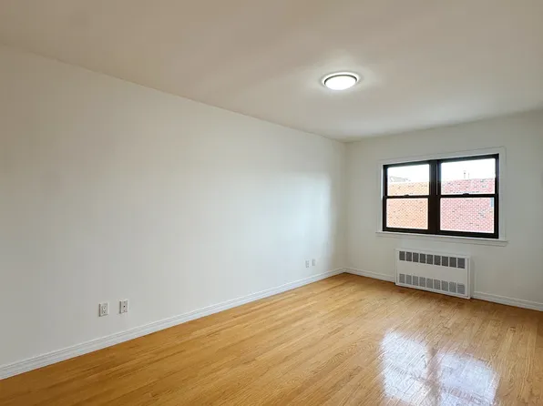 65-05 Woodside Avenue image 8 of 9