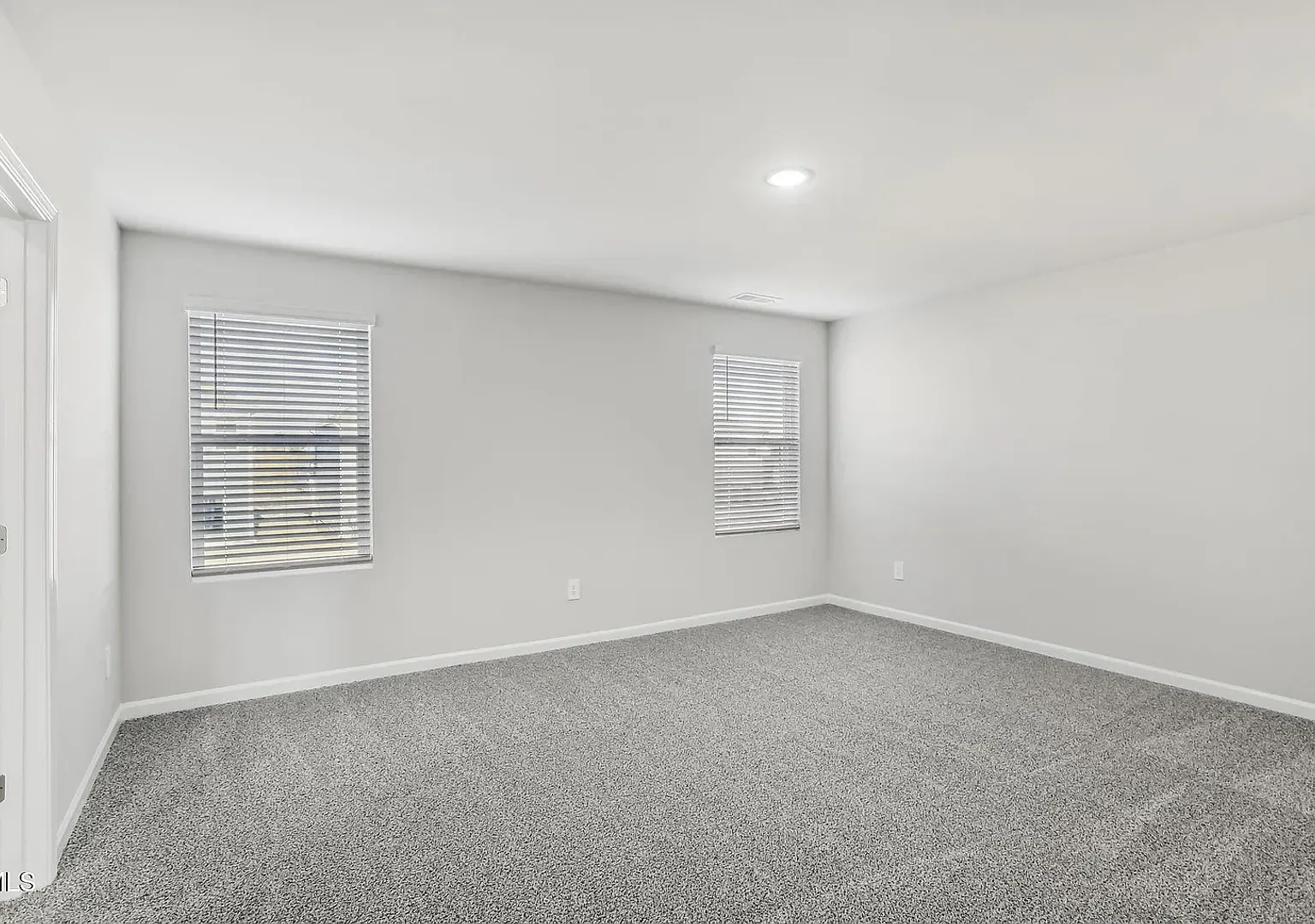 one year old 5b3b 2937sqft SFH for rent — Photo 1