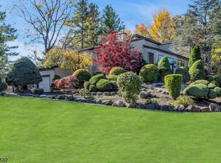 17 Post Ln, Livingston, NJ 07039