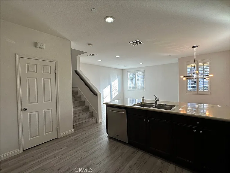 611 McKenna St — Photo 8