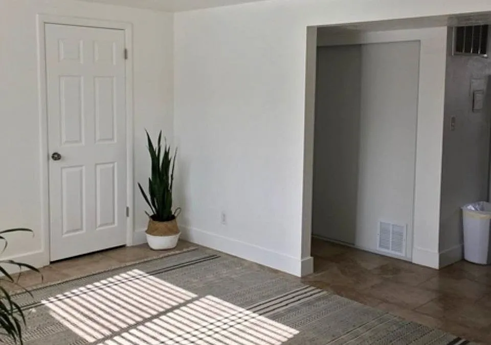2 bed, 800 sqft, $1,000 — Photo 3