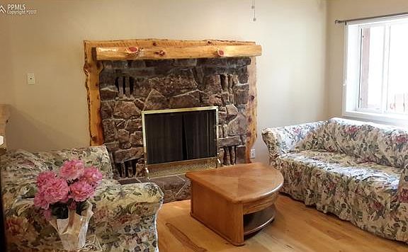 2nd image of 520 N Elm St