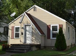 319 W 6th St, Farmington, MO 63640