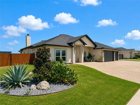 1886 Papa Mori Dr, Corpus Christi, TX 78414