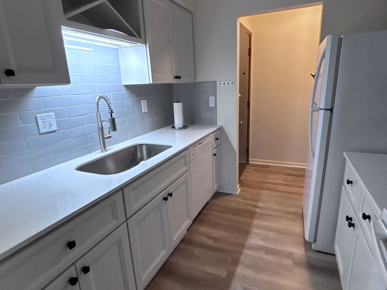 1 bed, 728 sqft, $1,200 — Photo 4