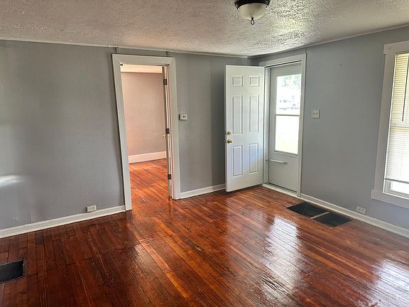 2nd image of 3202 Ohio Ave