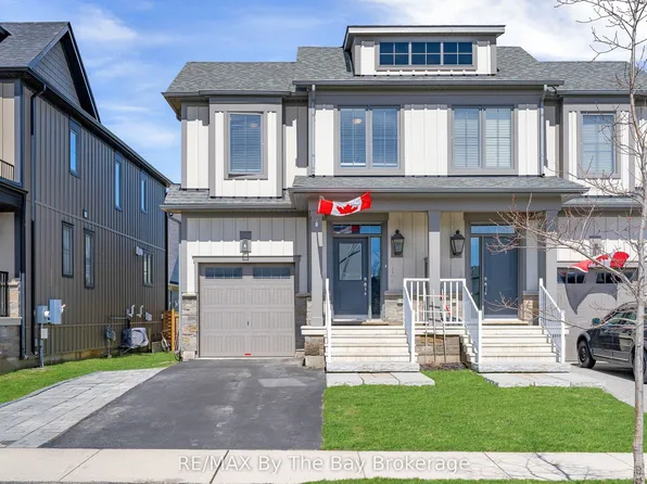 112 Sycamore St, The Blue Mountains, ON L9Y 4E2