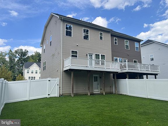 4th image of 558 Katherine Ave