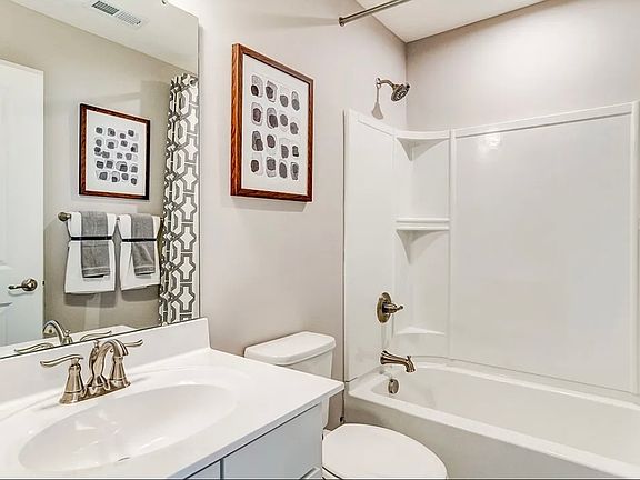4th image of 461 Dogwood Ln