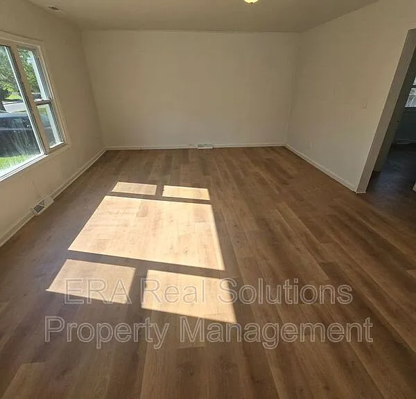 1665 Elaine Rd — Photo 11