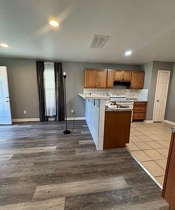 3rd image of 3318 Spring St