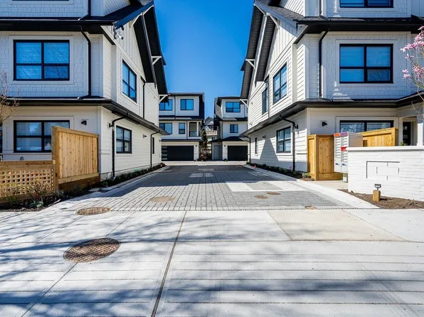7117 Lindsay Rd #8, Richmond, BC V7C 2P5