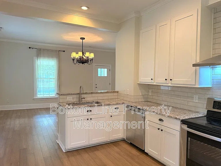 706 S Chester St — Photo 8