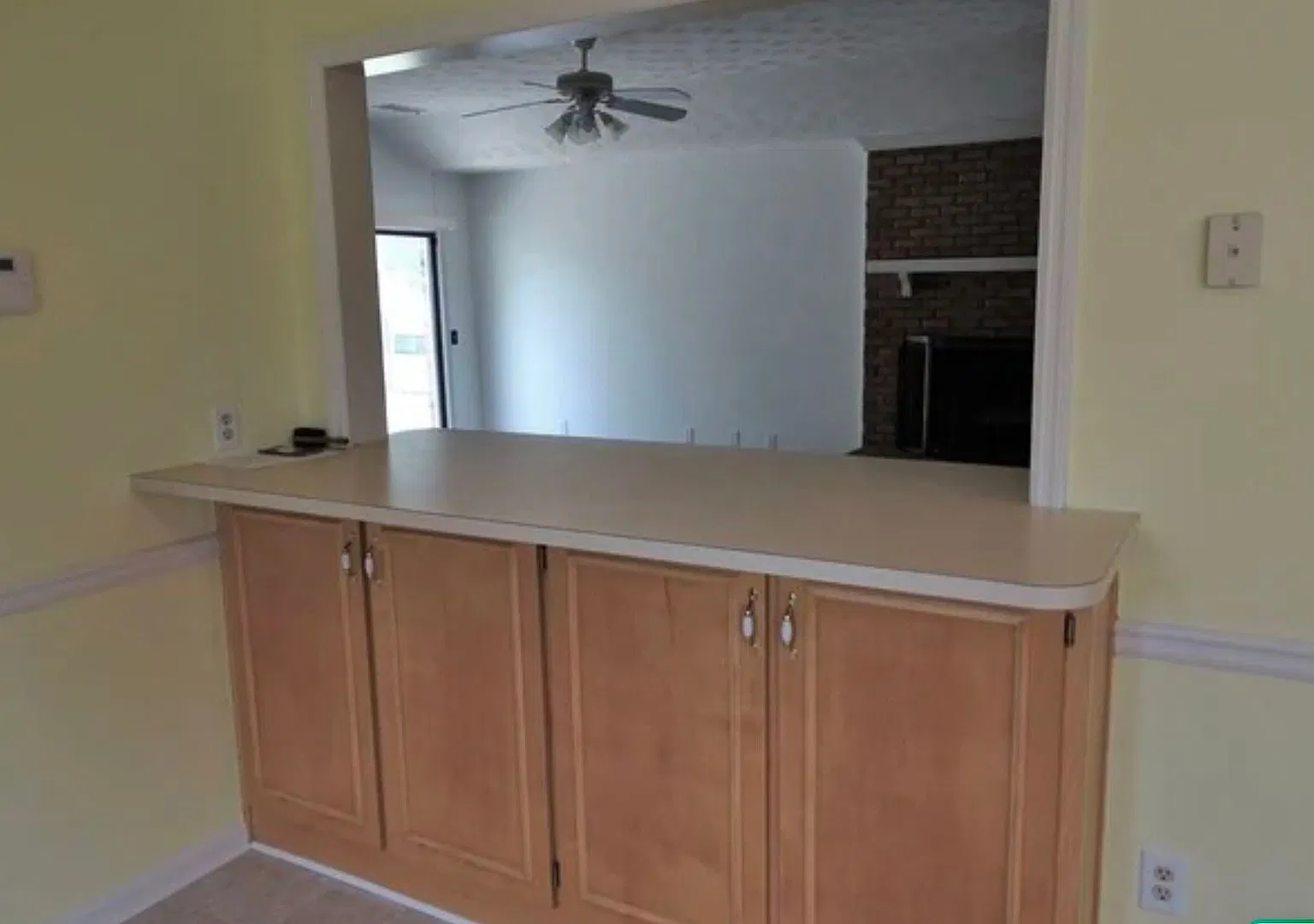 Centrally Located, 3Bedrooms 2 Baths fenced yard — Photo 3