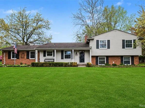 2641 Townhill Rd, Troy, MI 48084