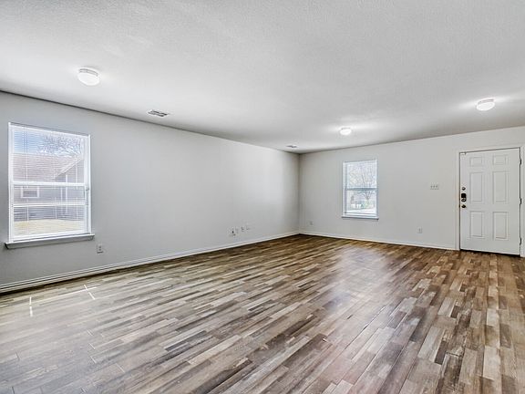 5th image of 602 N Taylor St