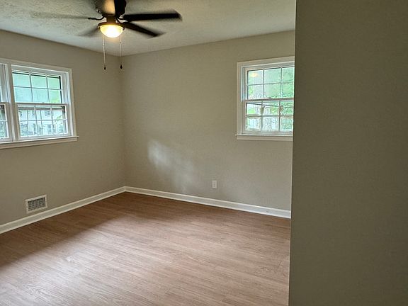 5th image of 5022 Beth St