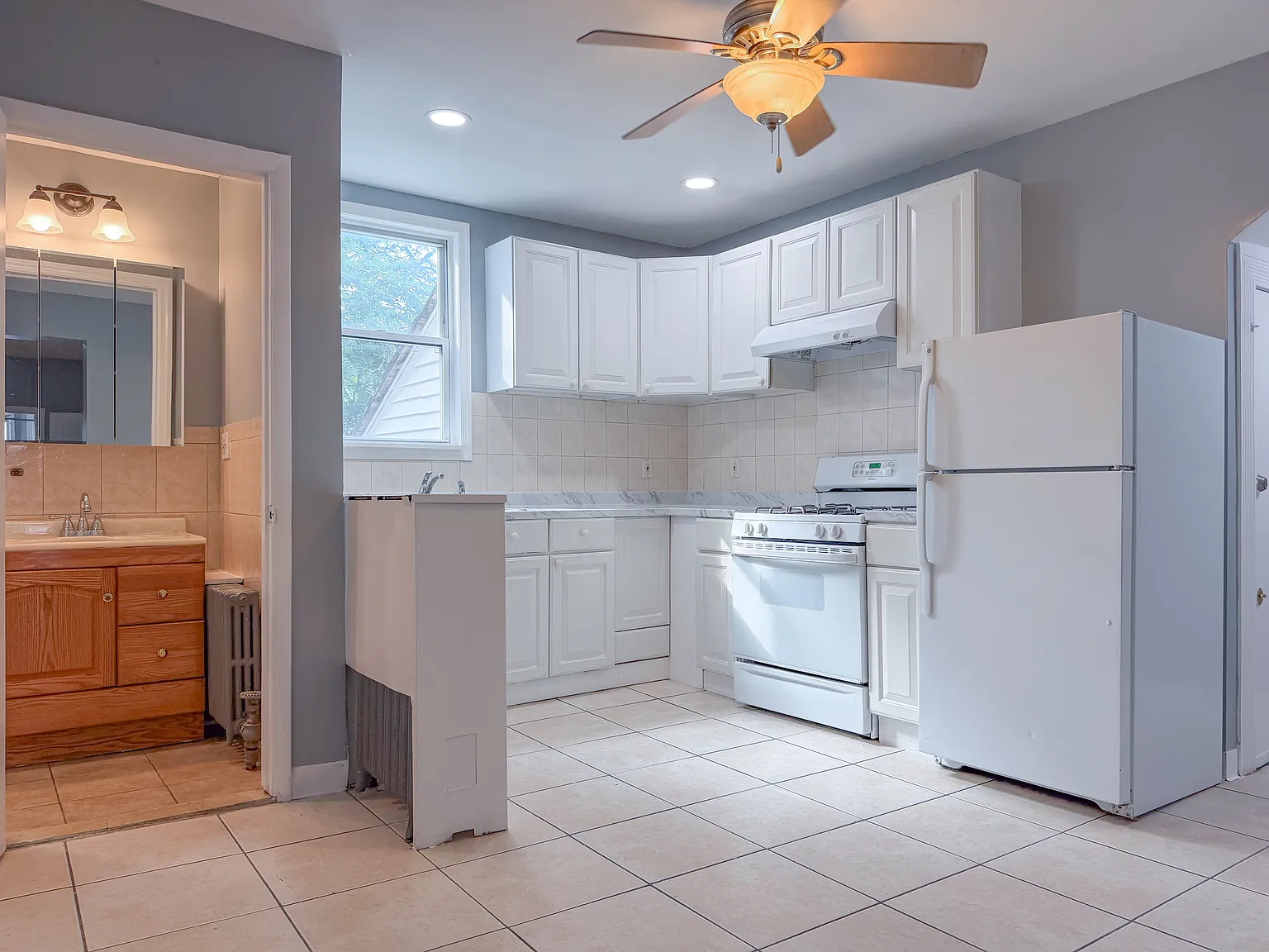2 bed, 750 sqft, $2,100 — Photo 4