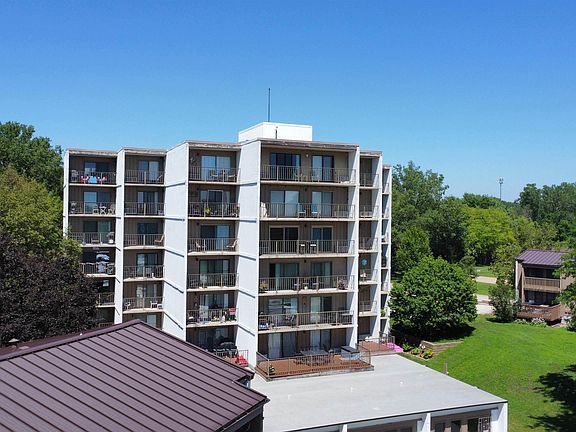 2nd image of 2700 N Shore Dr #405