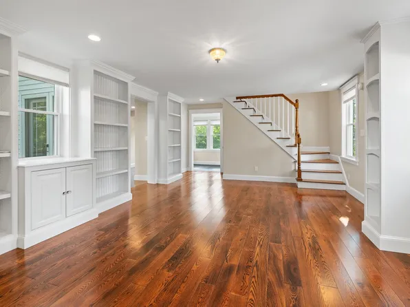 1043 Main Street, Sunapee, NH 03751