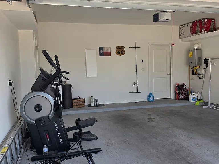 12603 Amesbury Ave — Photo 22