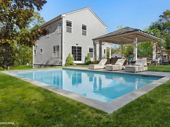 153 Newtown Rd, Hampton Bays, NY 11946