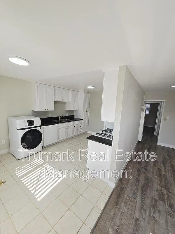 2 bed, 1.0 bath, 800 sqft, $2,595 — Photo 1