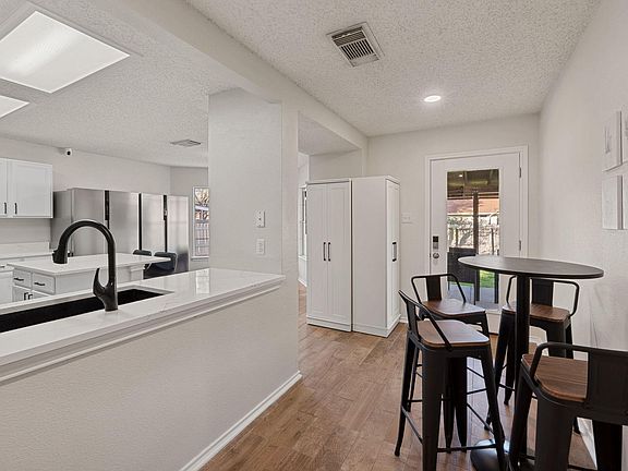 Modern Kitchen with Sleek Finishes