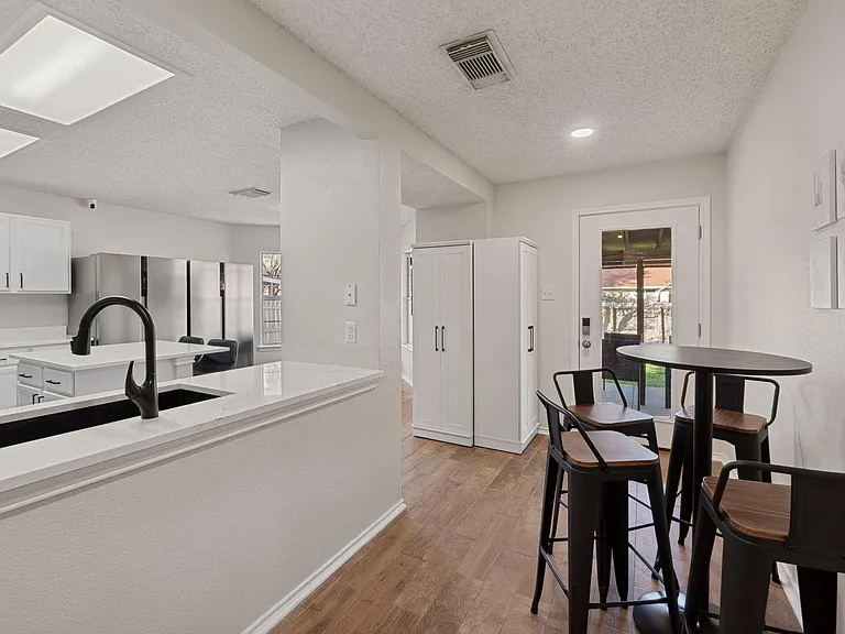 Modern Kitchen with Sleek Finishes