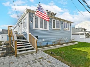34 Lexington Walk, Island Park, NY 11558